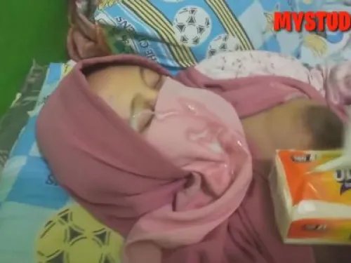 Ngenoto Dengan Bercadar Dan Cum Di Muka