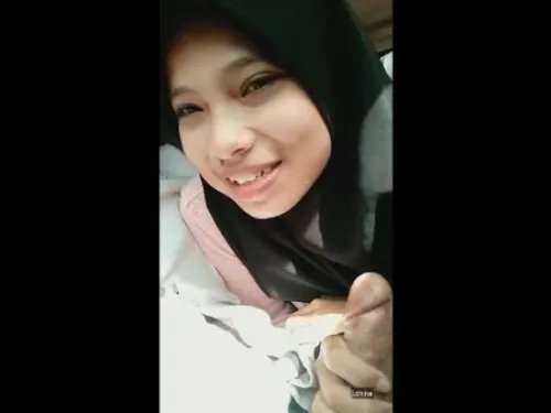 Jilbab Hitam BJ Di Mobil